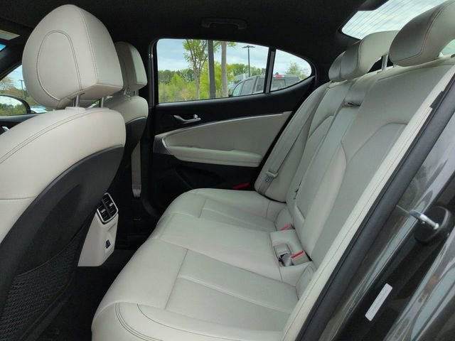 Used 2025 Genesis G70 2.5T RWD image 16