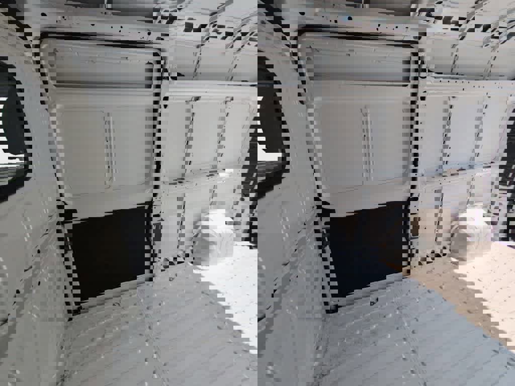 Used 2024 RAM ProMaster 2500 w/ Convenience Group image 19