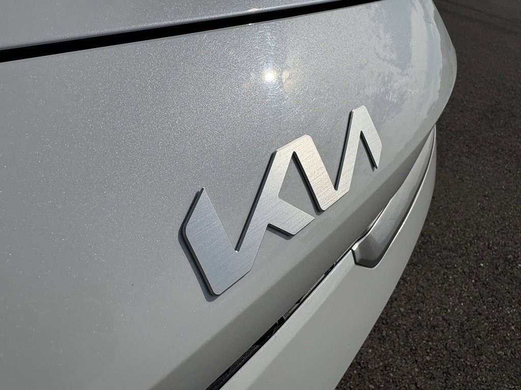 Used 2023 Kia Forte LXS FWD image 9