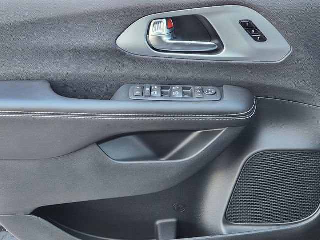 New 2026 Chrysler Pacifica Limited w/ S Appearance Package FWD image 17