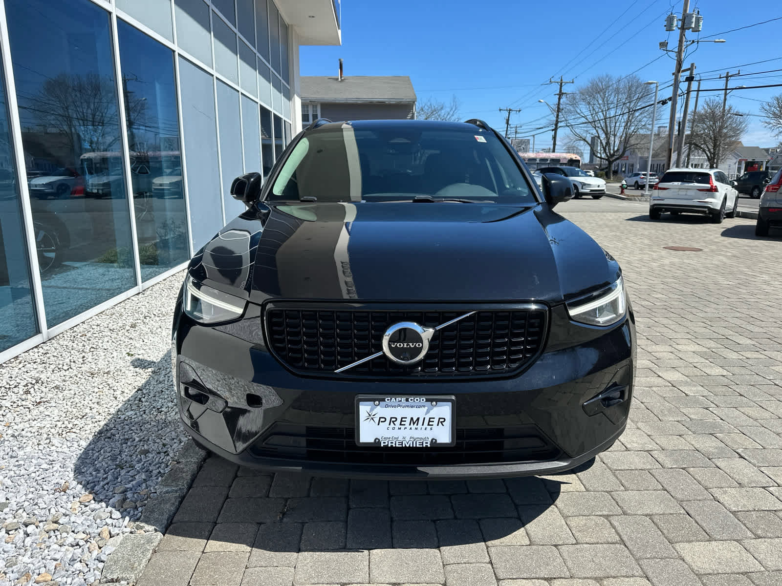 Used 2023 Volvo XC40 B5 Plus w/ Driver Assist Package image 3