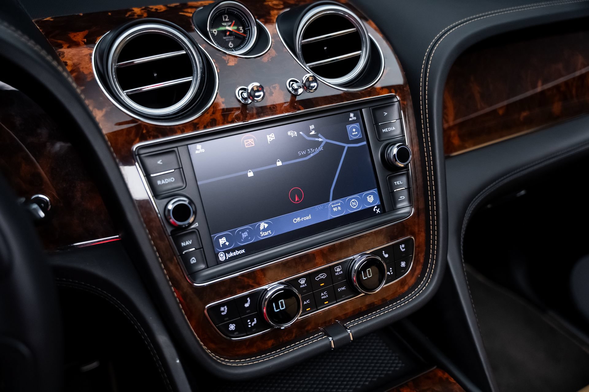 Used 2018 Bentley Bentayga AWD/4WD image 48