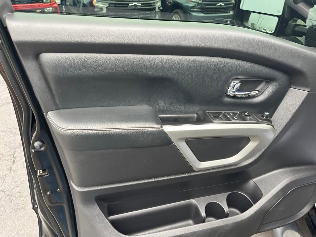 Used 2017 Nissan Titan PRO-4X image 18