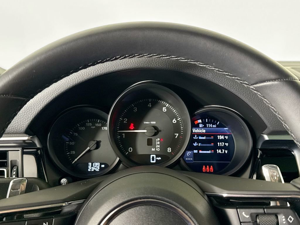 Used 2024 Porsche Macan AWD/4WD image 10