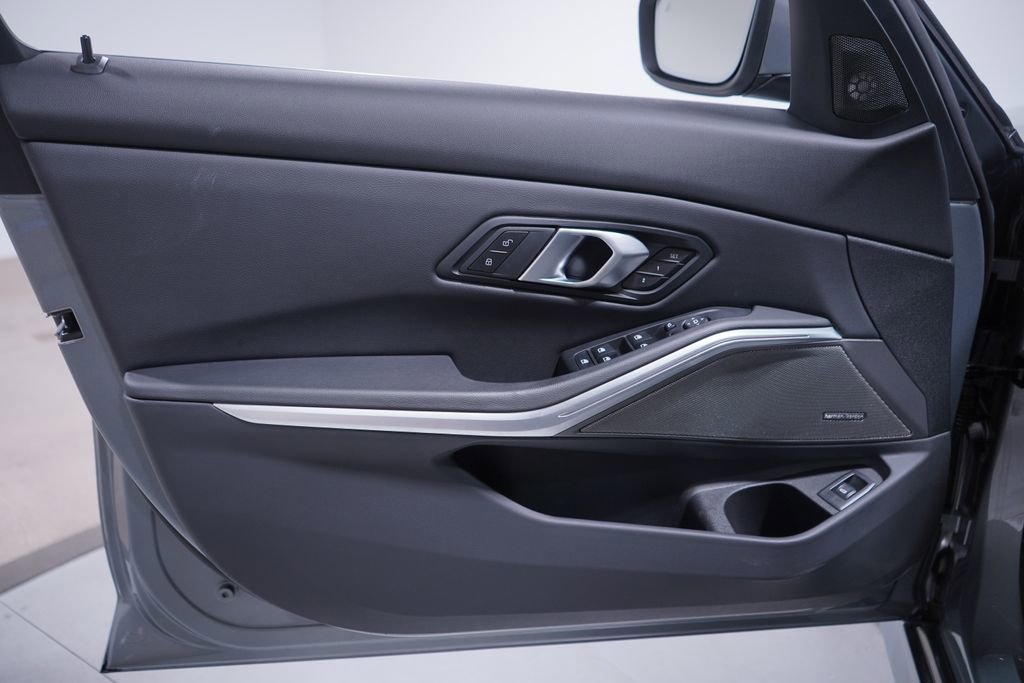 Used 2025 BMW 330i xDrive Sedan image 16