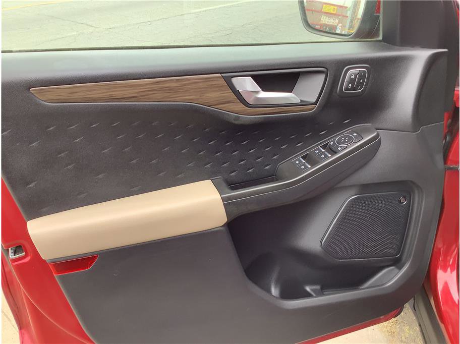 Used 2020 Ford Escape Titanium w/ Titanium Premium Package 2.0 FWD image 11
