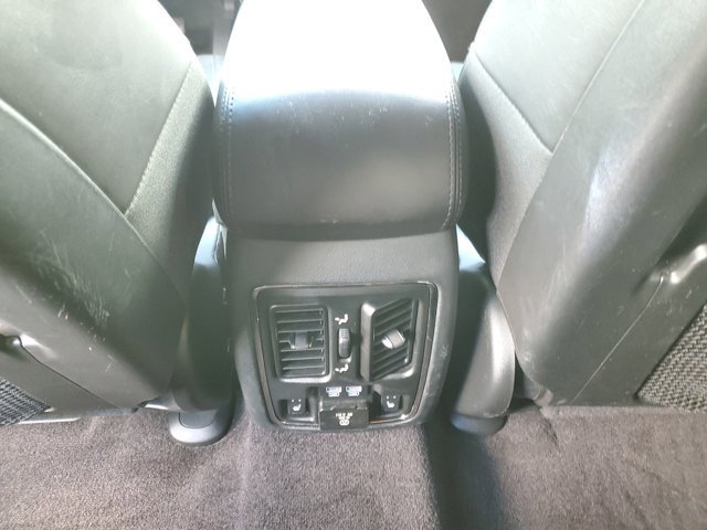 Used 2018 Jeep Grand Cherokee Limited w/ Luxury Group II image 14