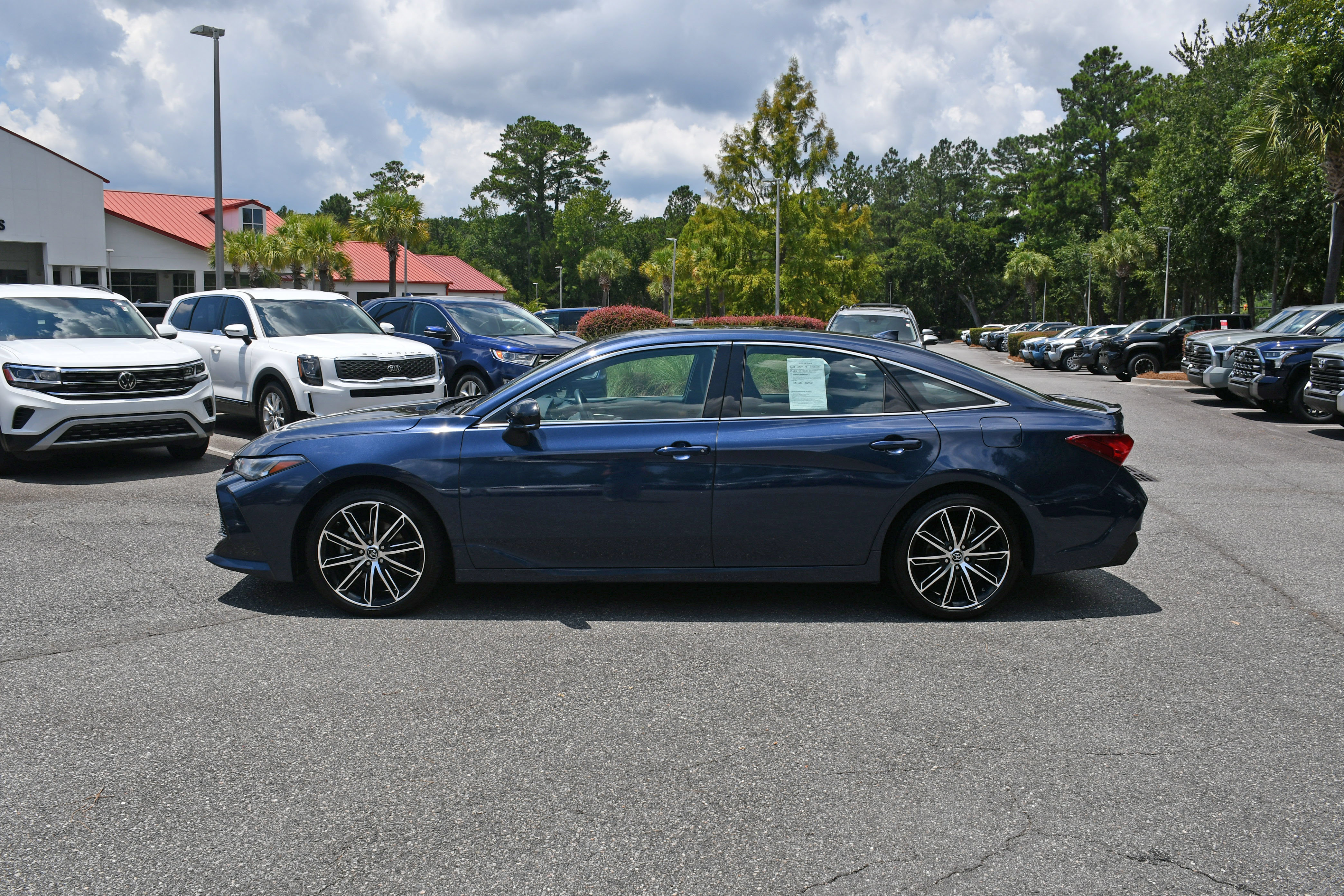 Used 2019 Toyota Avalon Touring w/ Advanced Safety Package FWD image 2