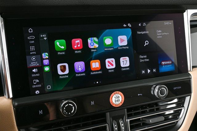 Certified 2026 Porsche Macan image 15