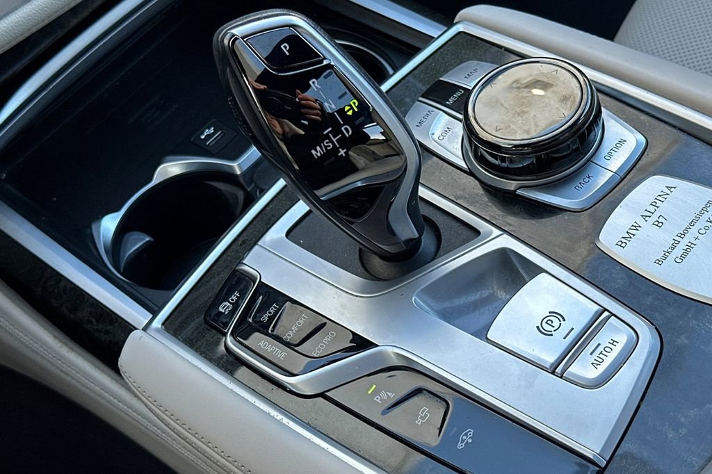 Used 2022 BMW ALPINA B7 xDrive w/ Luxury Rear Seating Package image 24