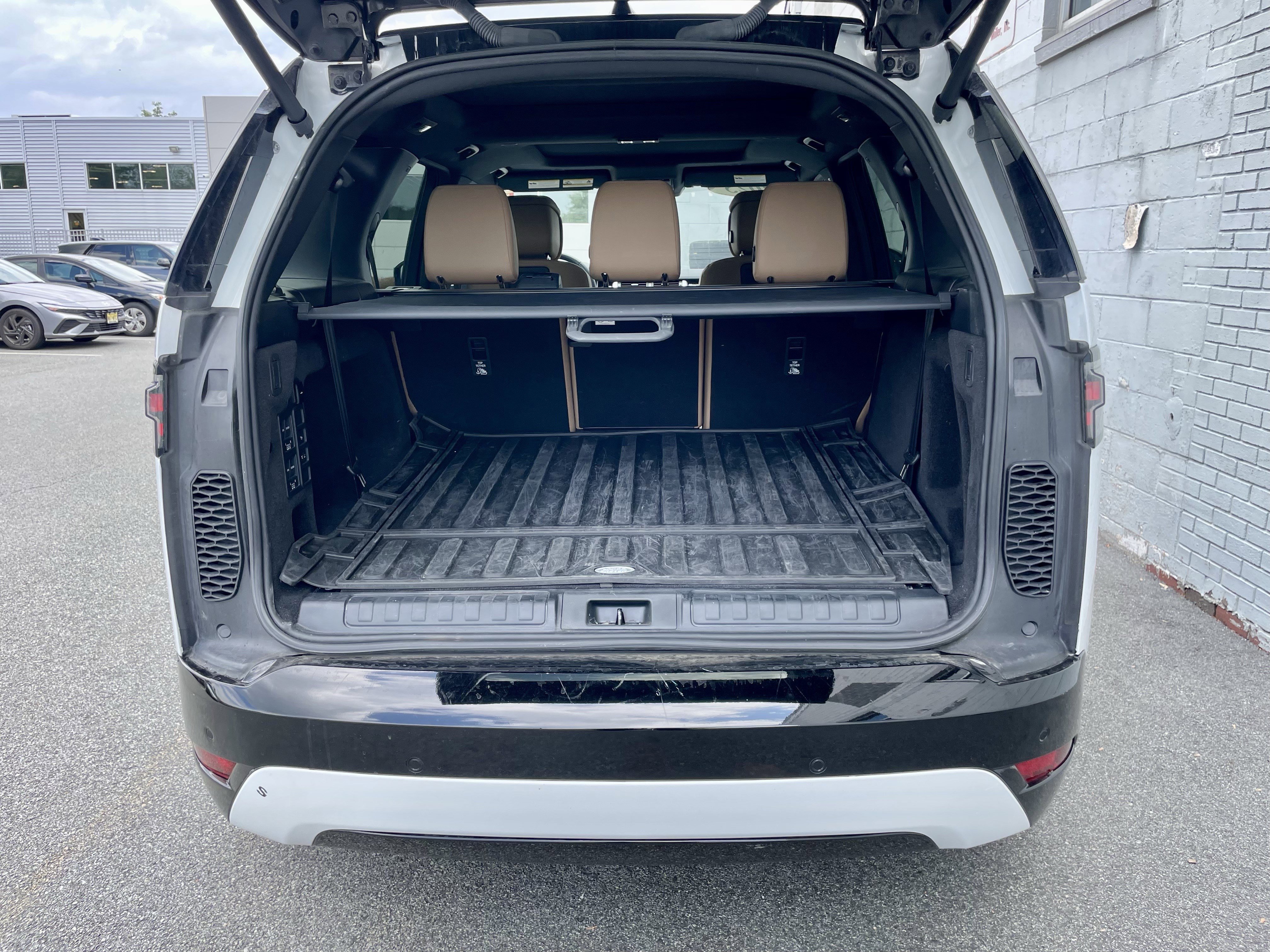 Certified 2025 Land Rover Discovery Dynamic SE AWD/4WD image 39