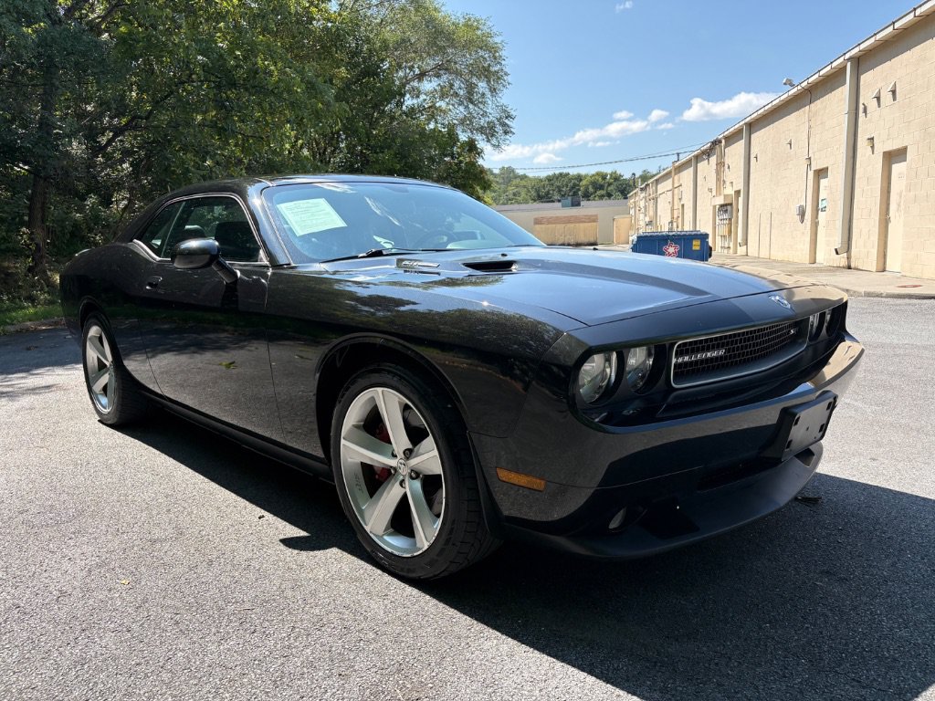 Used 2010 Dodge Challenger SRT8 RWD image 3