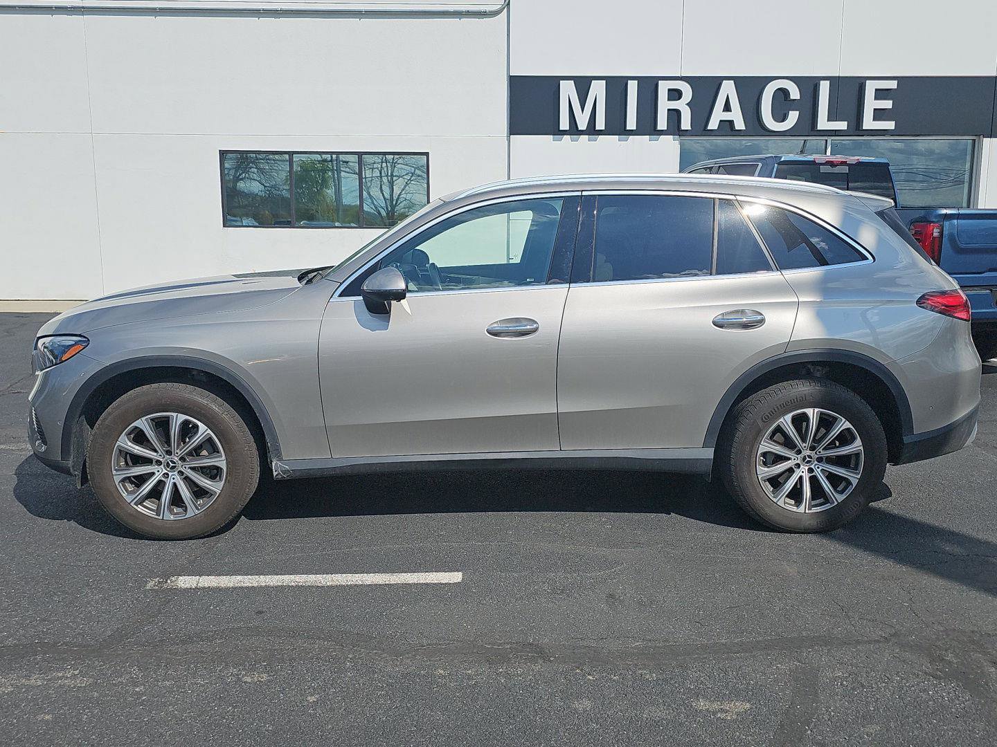Used 2023 Mercedes-Benz GLC 300 4MATIC image 3