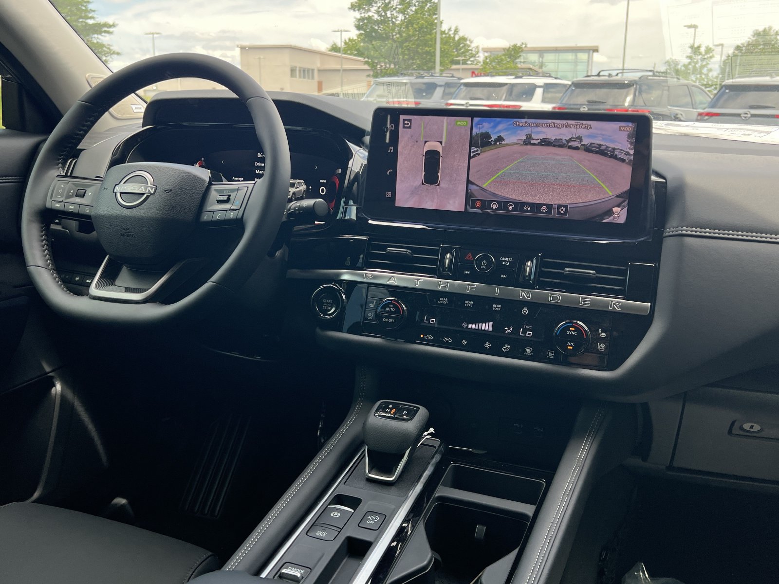 New 2026 Nissan Pathfinder Platinum FWD image 3