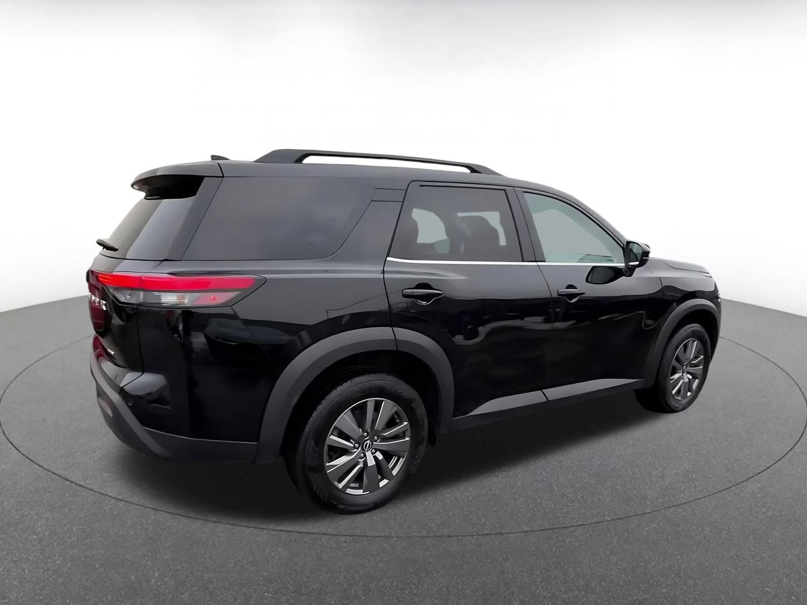 Used 2025 Nissan Pathfinder SV image 15
