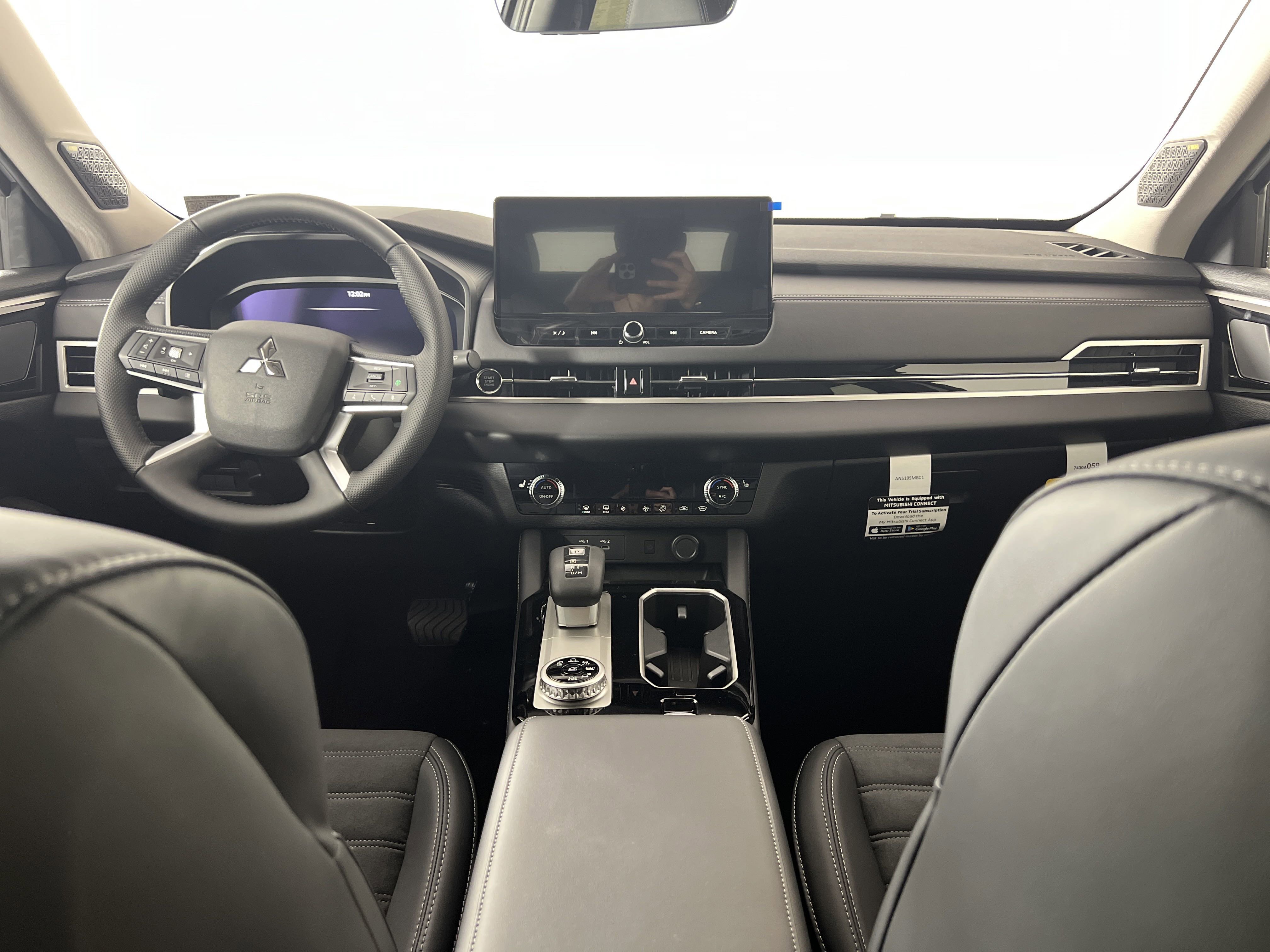 New 2025 Mitsubishi Outlander SE image 15