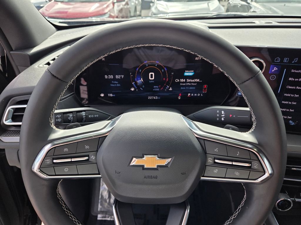 Certified 2025 Chevrolet Traverse LT FWD image 29