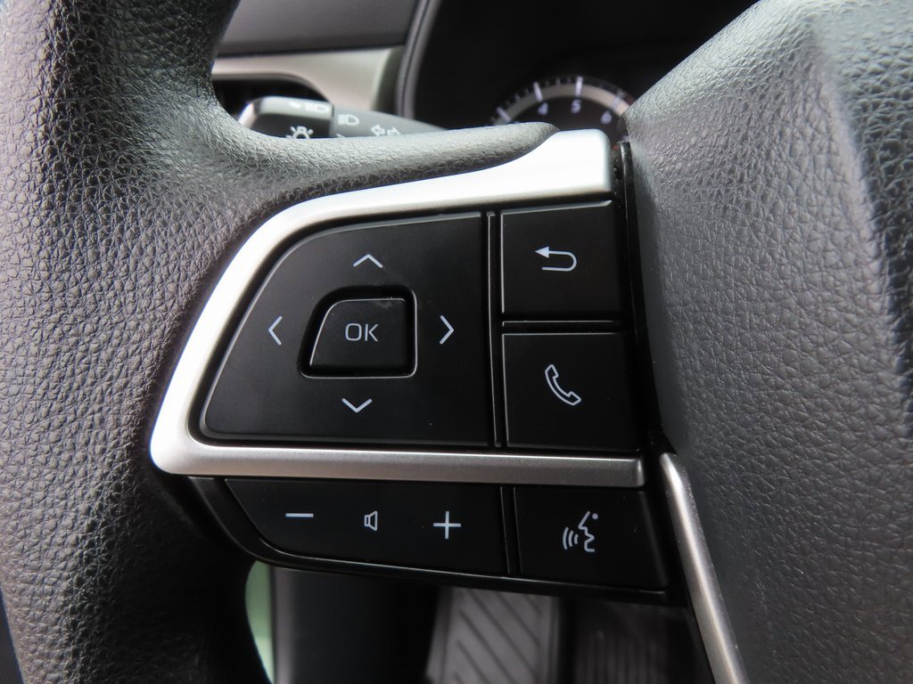 Used 2023 Toyota Highlander L image 19