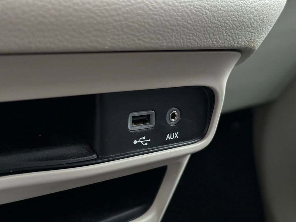 Used 2020 Chrysler Voyager Lxi image 32