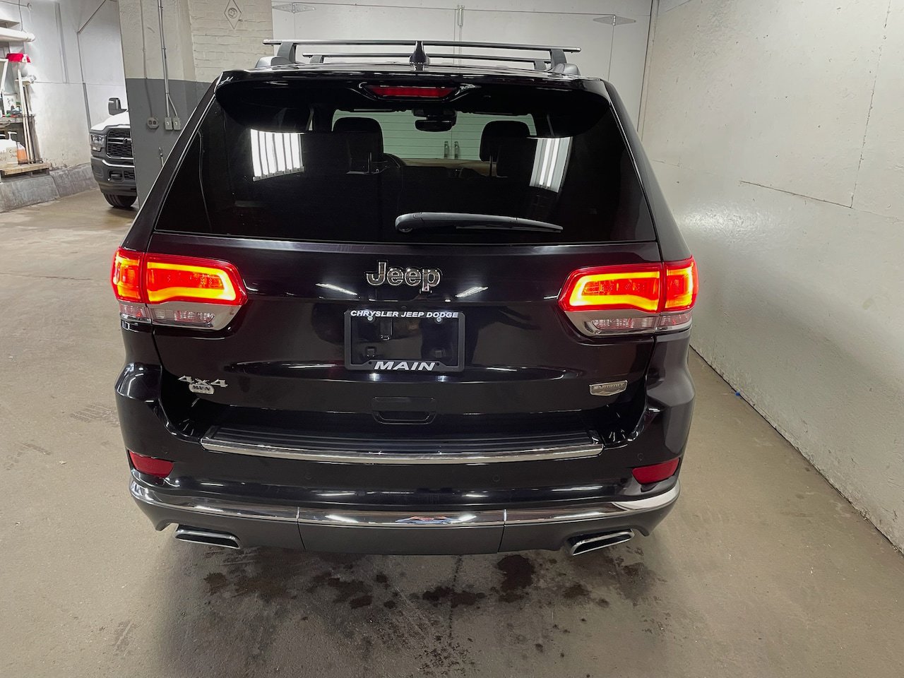 Used 2020 Jeep Grand Cherokee Summit AWD/4WD image 8