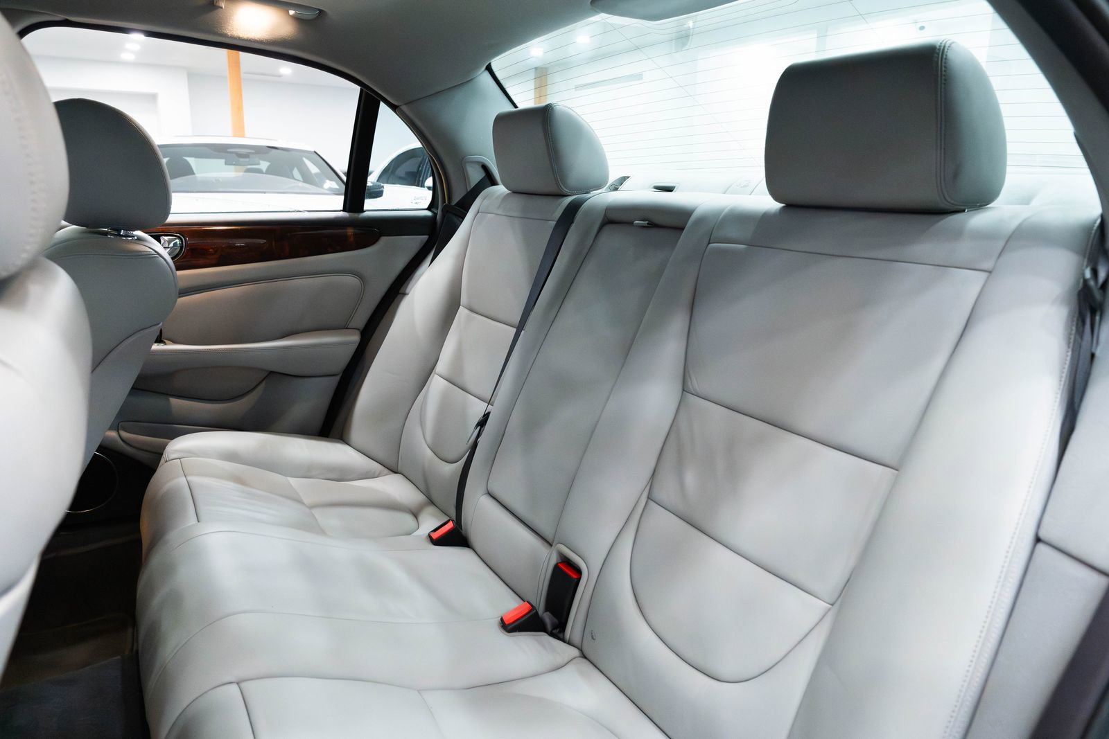 Used 2005 Jaguar XJ8 image 22