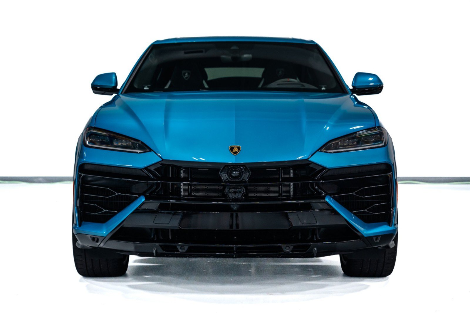 Used 2025 Lamborghini Urus SE AWD/4WD image 3