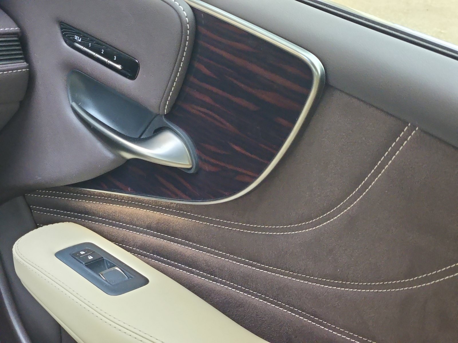 Used 2019 Lexus LS 500 w/ Interior Upgrade Package RWD image 19