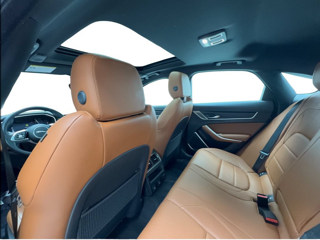 Used 2024 Jaguar XF R-Dynamic SE RWD image 21