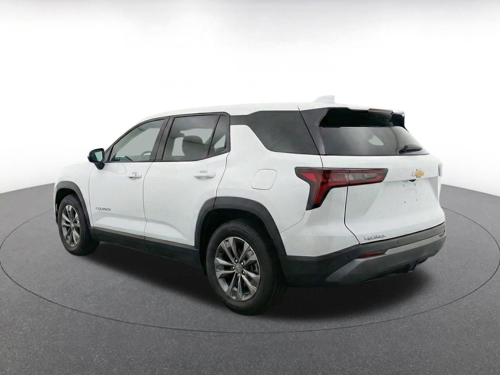 Used 2025 Chevrolet Equinox LT FWD image 7