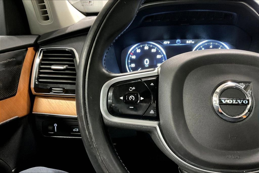 Certified 2022 Volvo XC90 T6 Momentum w/ Advanced Package AWD/4WD image 11