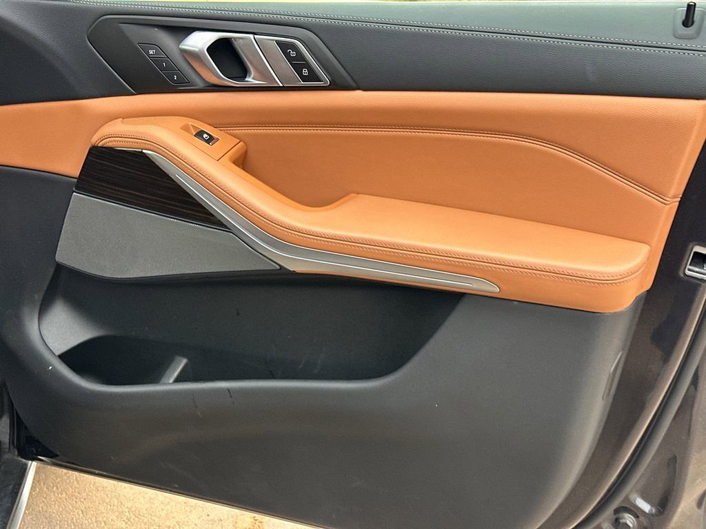 Used 2021 BMW X5 xDrive40i w/ Executive Package image 14