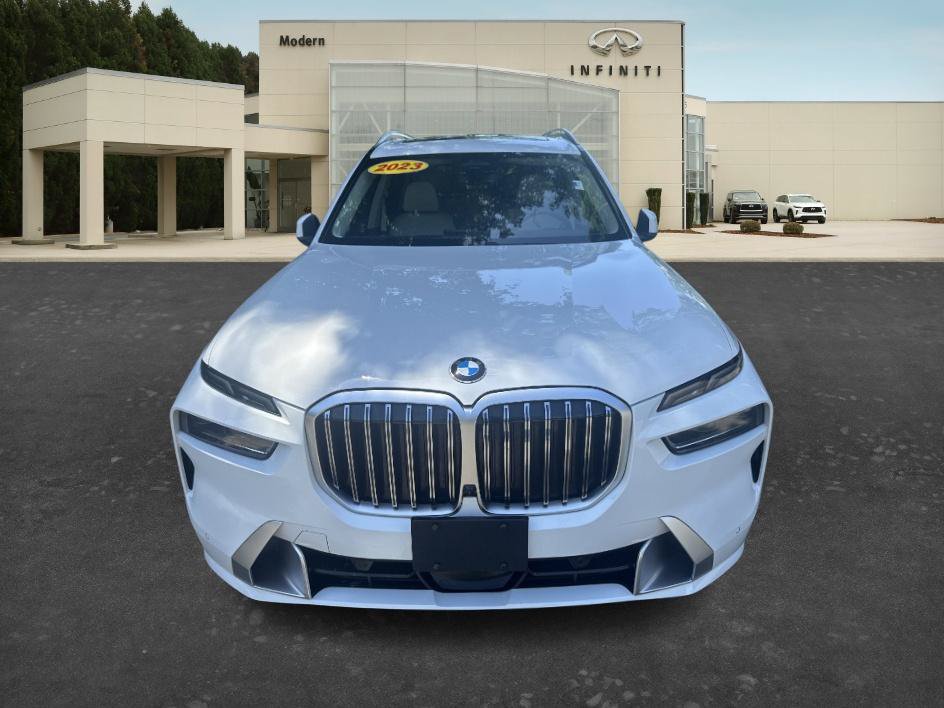 Used 2023 BMW X7 xDrive40i w/ Premium Package AWD/4WD image 2