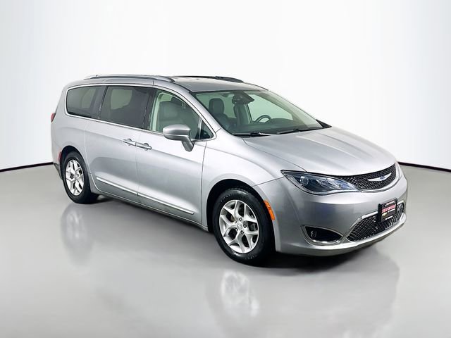 Used 2018 Chrysler Pacifica Touring-L Plus w/ Tire & Wheel Group image 2