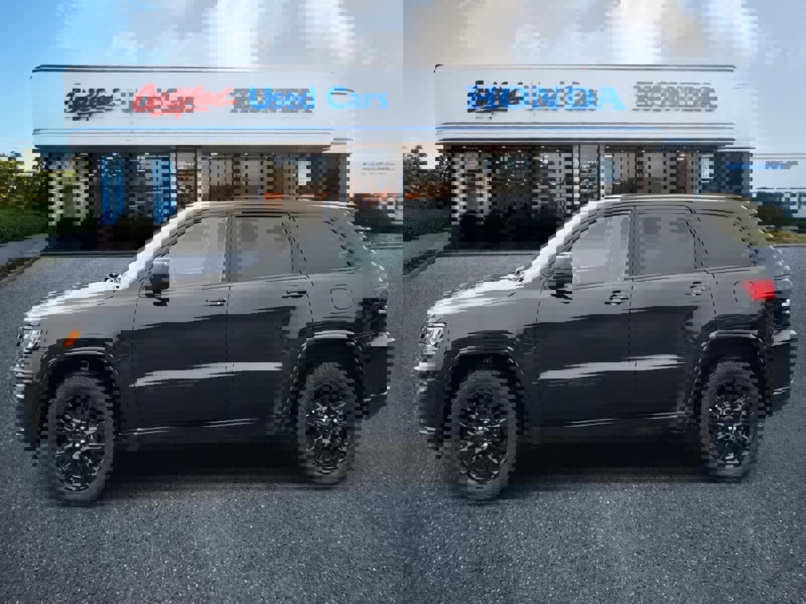 Used 2020 Jeep Grand Cherokee Altitude image 2