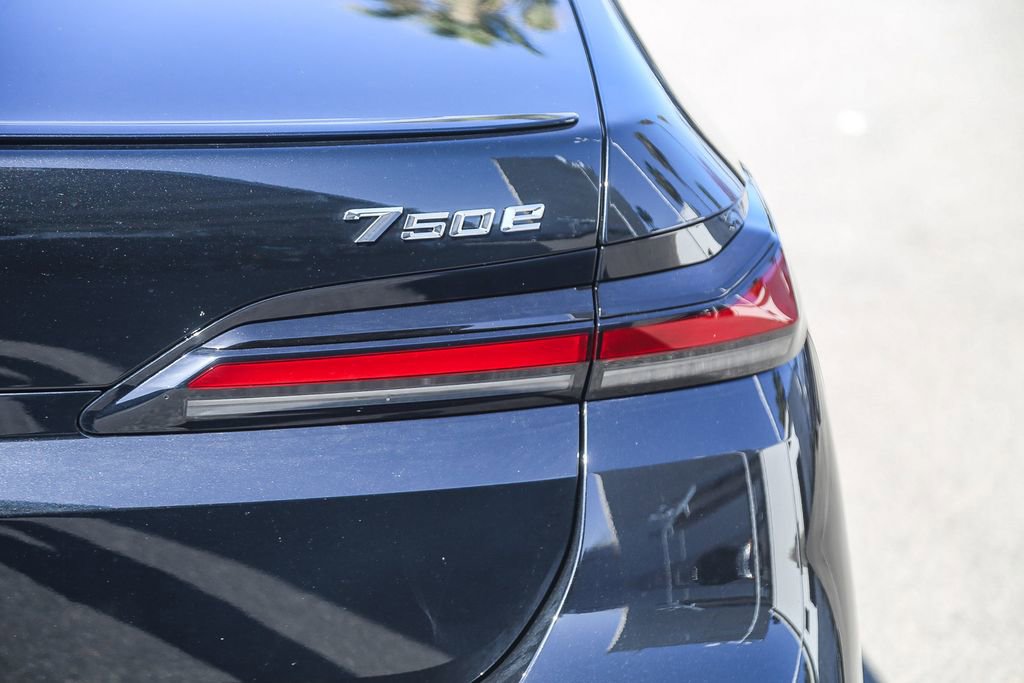 New 2026 BMW 750e xDrive AWD/4WD image 7