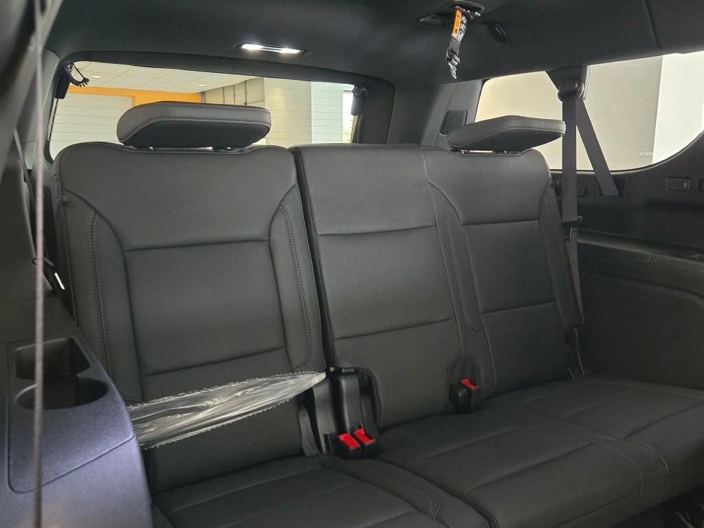New 2026 Chevrolet Suburban Z71 w/ Comfort Package AWD/4WD image 11