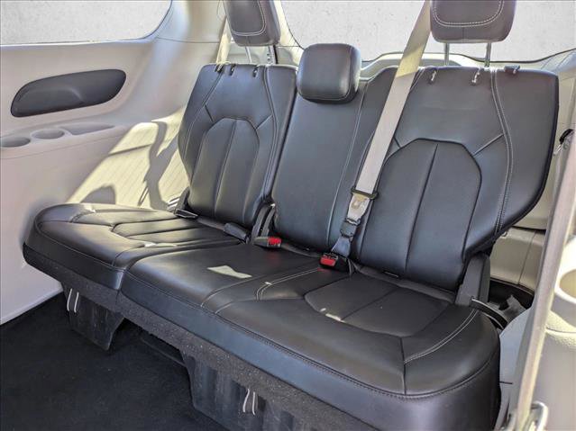 Used 2024 Chrysler Pacifica Touring-L FWD image 18