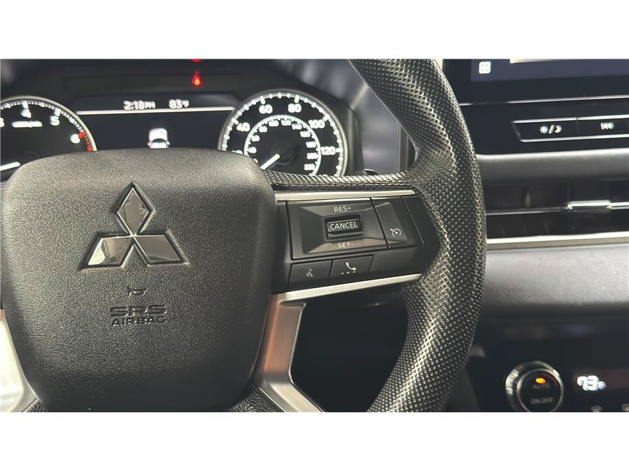 Used 2025 Mitsubishi Outlander ES FWD image 32