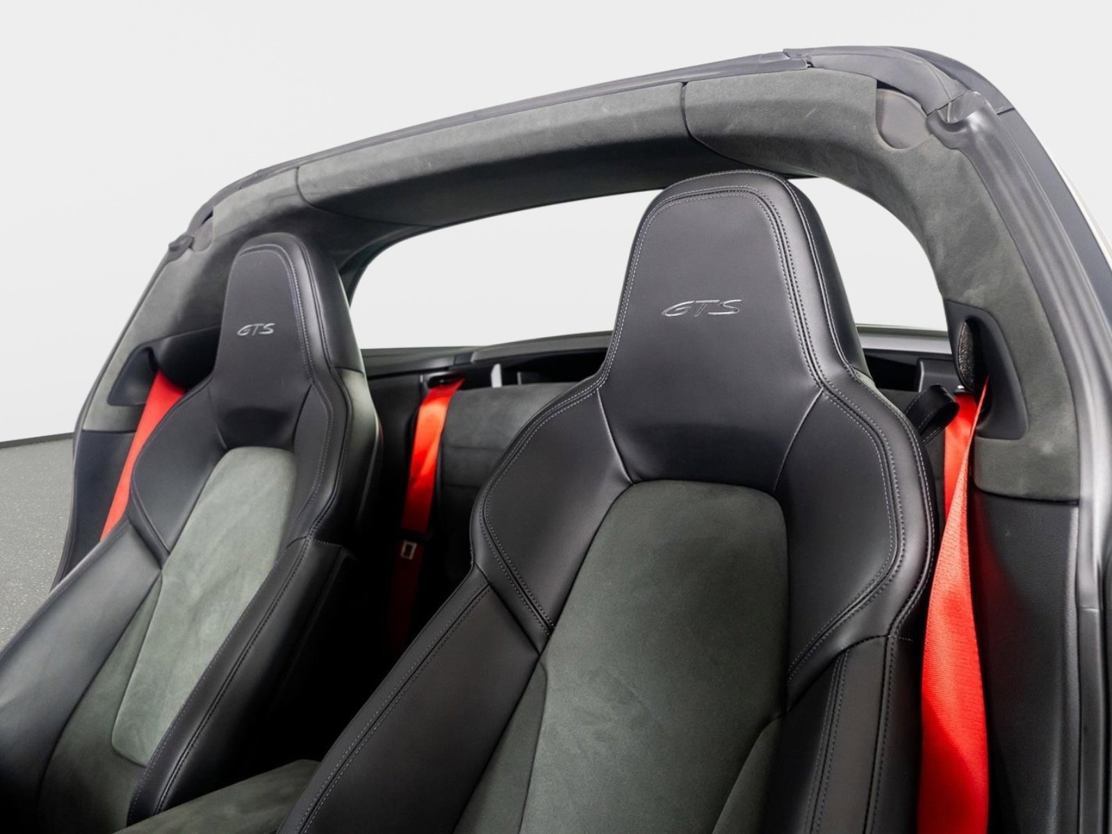 Used 2024 Porsche 911 Targa 4 GTS image 3