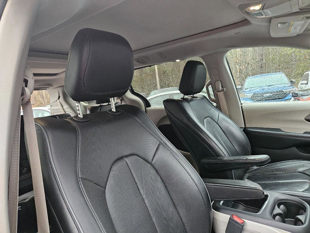 Used 2017 Chrysler Pacifica Limited FWD image 22