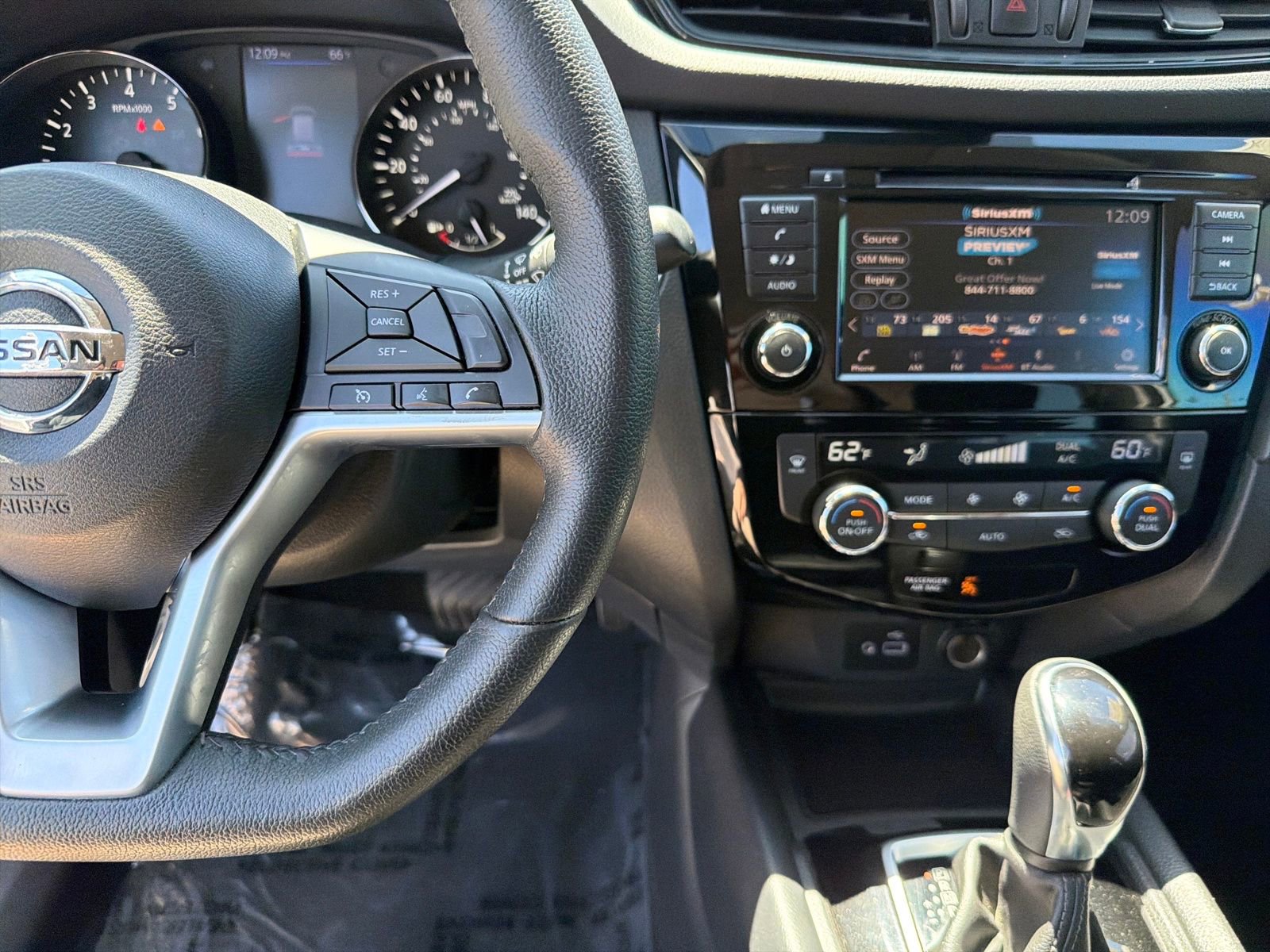 Used 2019 Nissan Rogue SV image 16