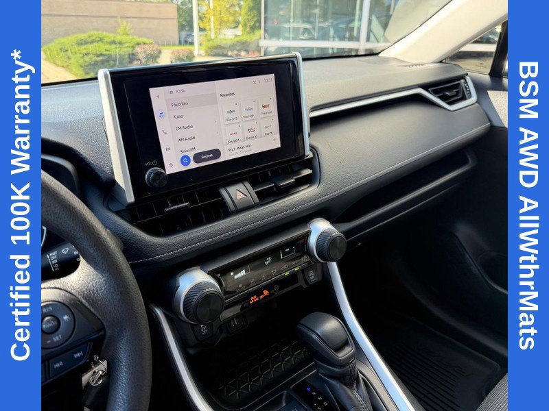 Used 2025 Toyota RAV4 LE AWD/4WD image 25