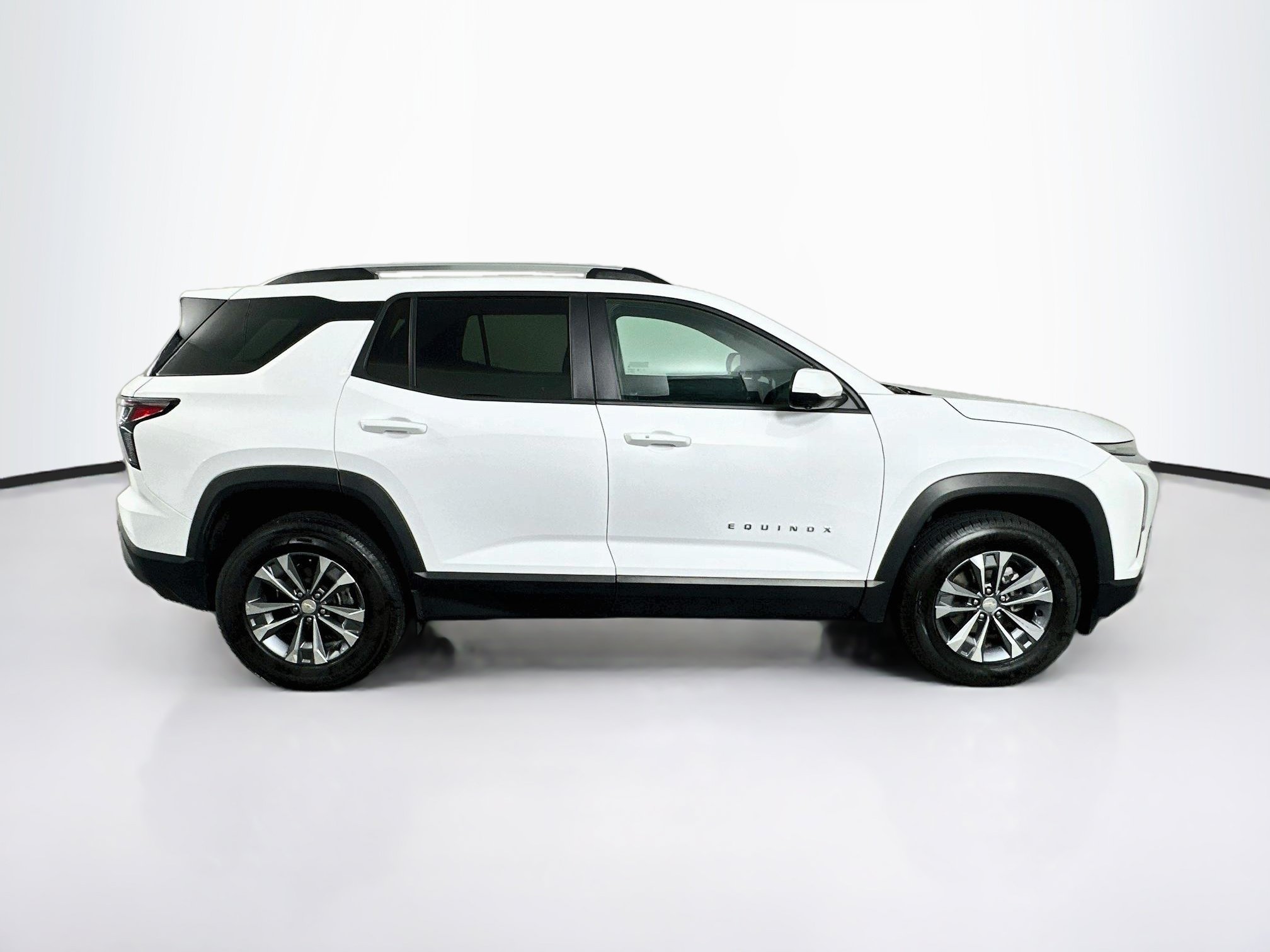 Used 2025 Chevrolet Equinox LT w/ Convenience Package II FWD image 10