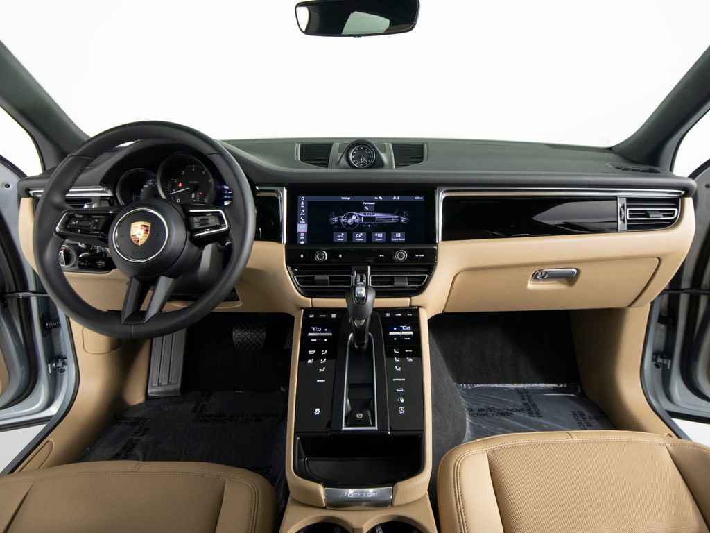 Certified 2025 Porsche Macan image 29