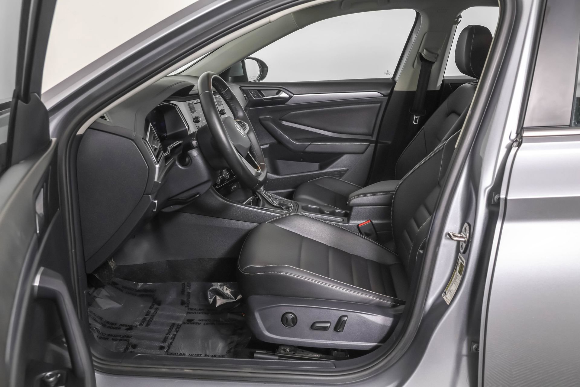 Certified 2024 Volkswagen Jetta SE w/ Panoramic Sunroof Package FWD image 7