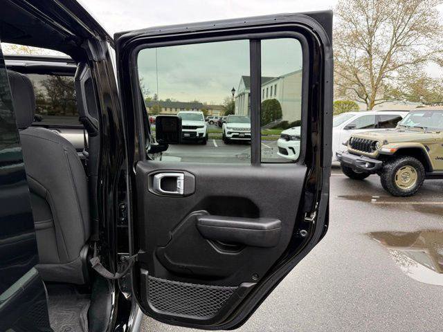 Certified 2023 Jeep Wrangler Unlimited w/ Sun & Screen Package AWD/4WD image 27