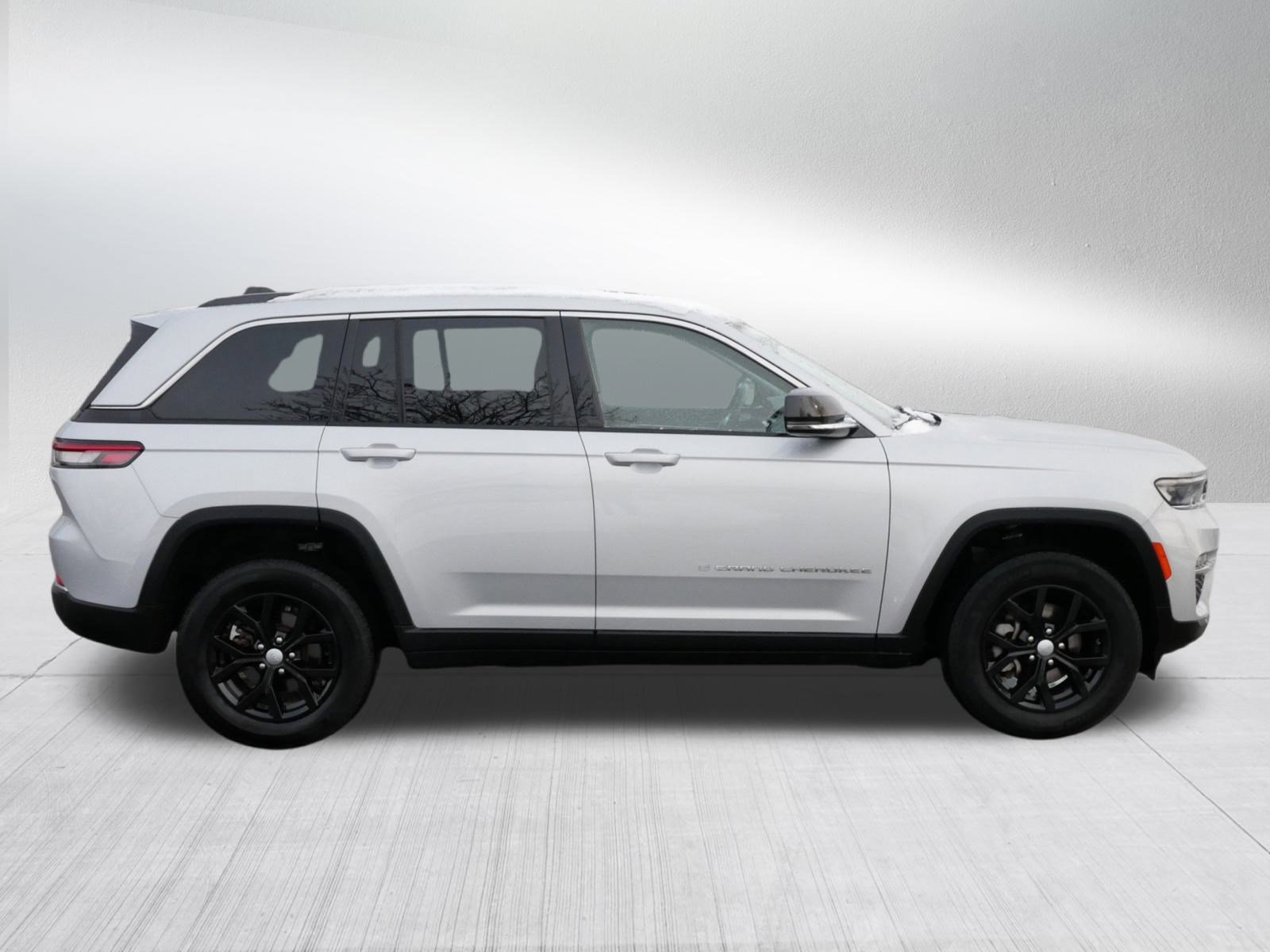 Used 2022 Jeep Grand Cherokee Limited image 8
