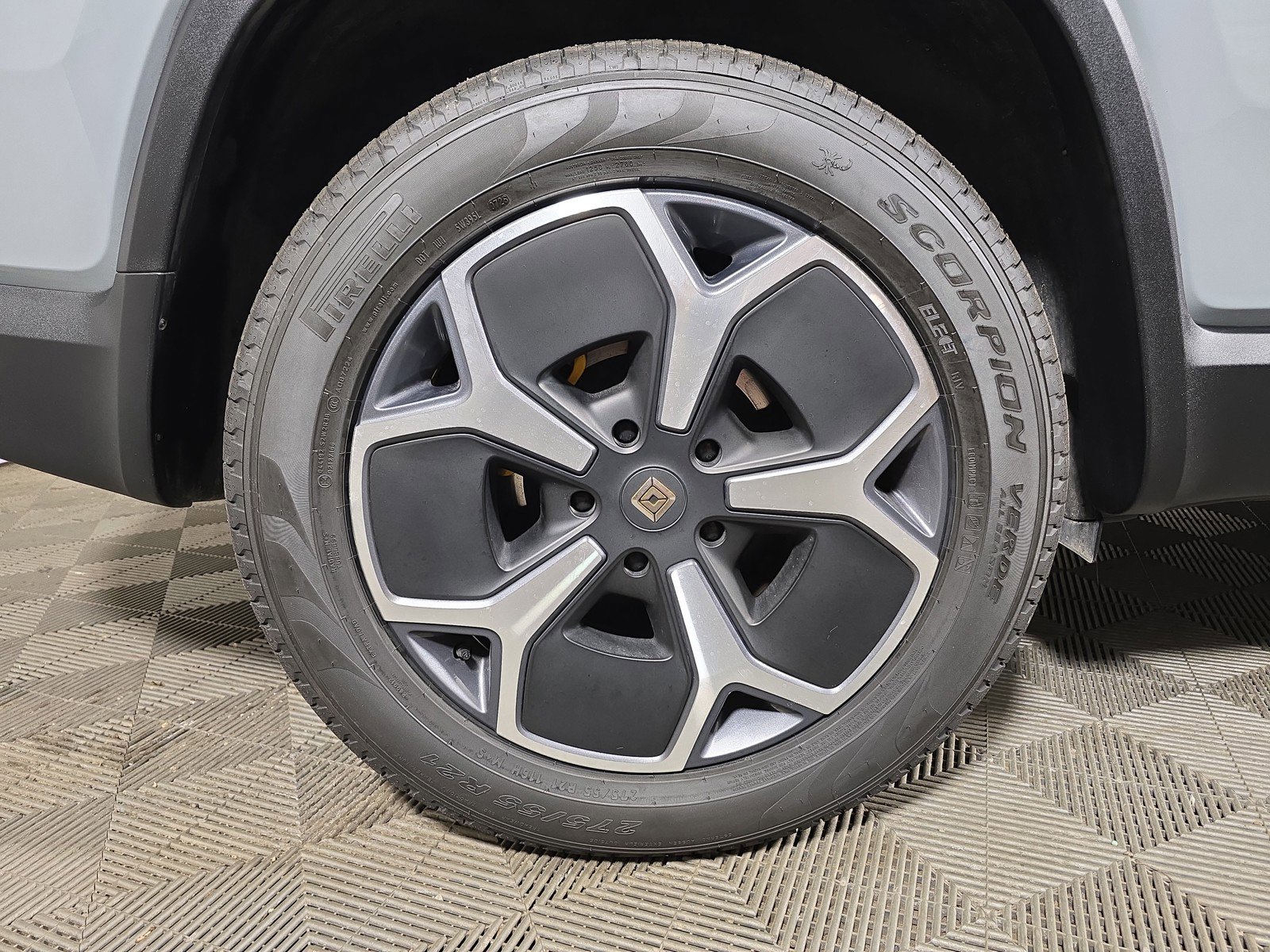 Used 2024 Rivian R1S Adventure AWD/4WD image 12
