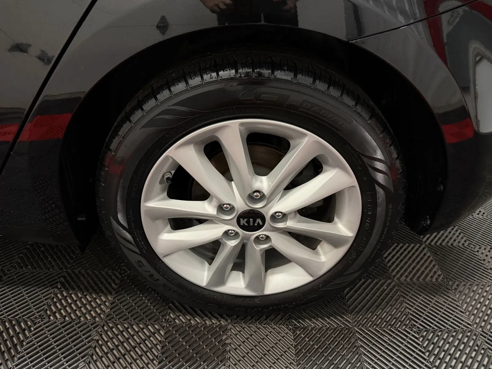 Used 2017 Kia Forte LX w/ LX Popular Plus Package FWD image 12