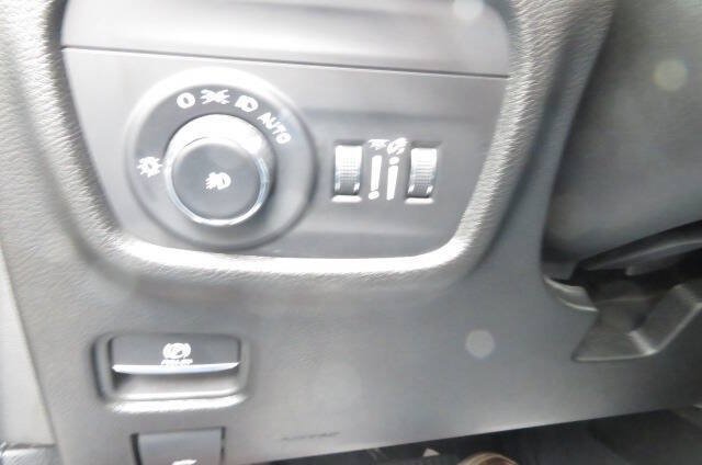 Used 2023 Jeep Grand Cherokee Limited w/ Black Appearance Package AWD/4WD image 20
